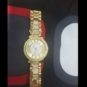 Golden wrist watch 💎